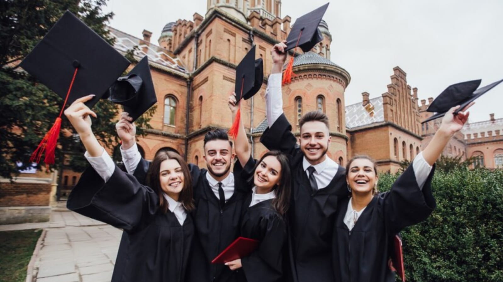 Best Universities in UK with High Acceptance Rates in 2024